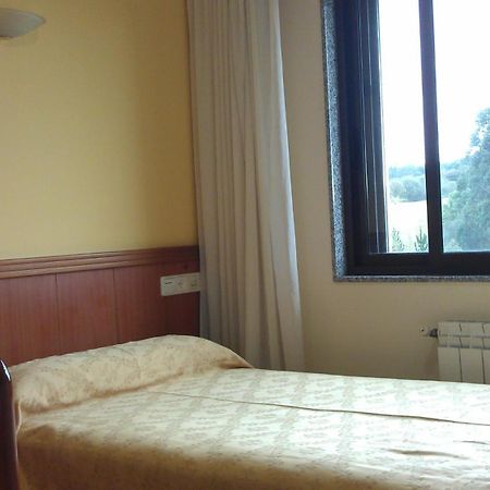 Hostal Restaurante O'Cadaval Frades Pokoj fotografie