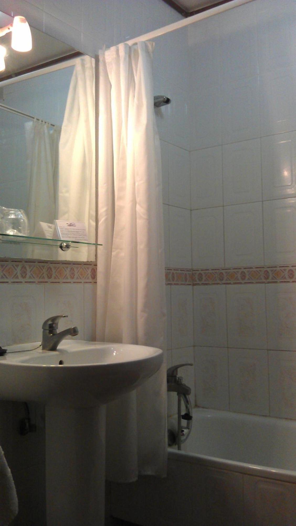 Hostal Restaurante O'Cadaval Frades Pokoj fotografie