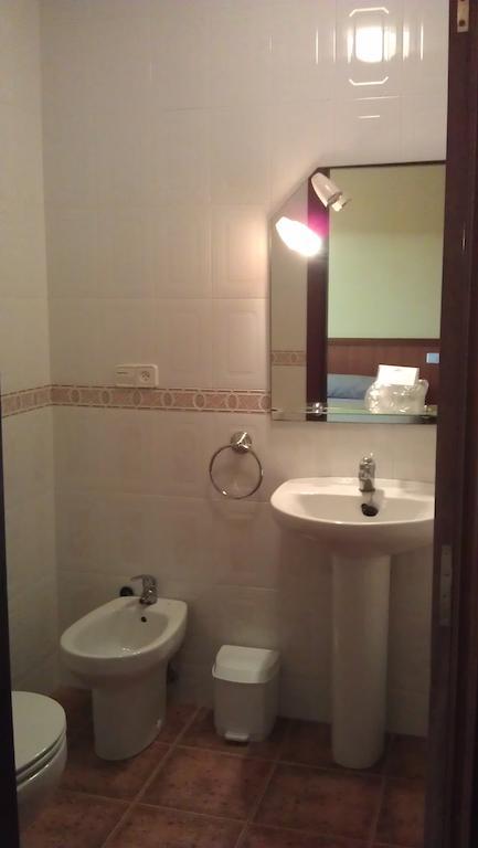 Hostal Restaurante O'Cadaval Frades Pokoj fotografie