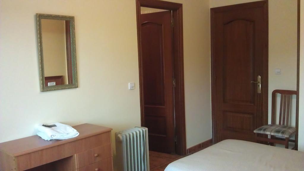 Hostal Restaurante O'Cadaval Frades Pokoj fotografie